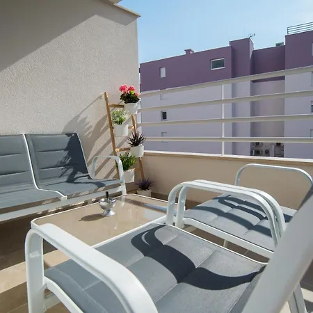 Rafael Apartman *
